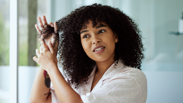 A women styling her hair